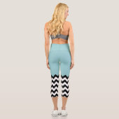 Schwarz-Weiß-Zigzag-Muster, Zickzack, blau Capri Leggings (Rückseite)