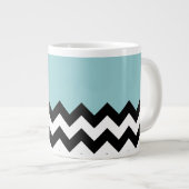Schwarz-Weiß-Zigzag-Muster, Zickzack, blau Jumbo-Tasse (Vorderseite Rechts)