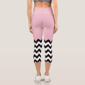 Schwarz-Weiß-Zigzag-Muster, Zickzack, rosa Capri Leggings (Rückseite)