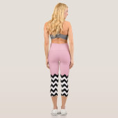 Schwarz-Weiß-Zigzag-Muster, Zickzack, rosa Capri Leggings (Rückseite)