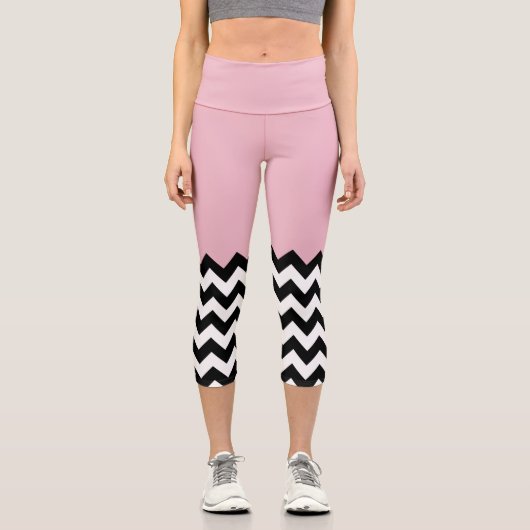 Schwarz-Weiß-Zigzag-Muster, Zickzack, rosa Capri Leggings (Vorderseite)