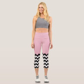 Schwarz-Weiß-Zigzag-Muster, Zickzack, rosa Capri Leggings (Vorderseite)