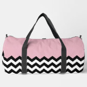 Schwarz-Weiß-Zigzag-Muster, Zickzack, rosa Duffle Bag (Vorderseite)