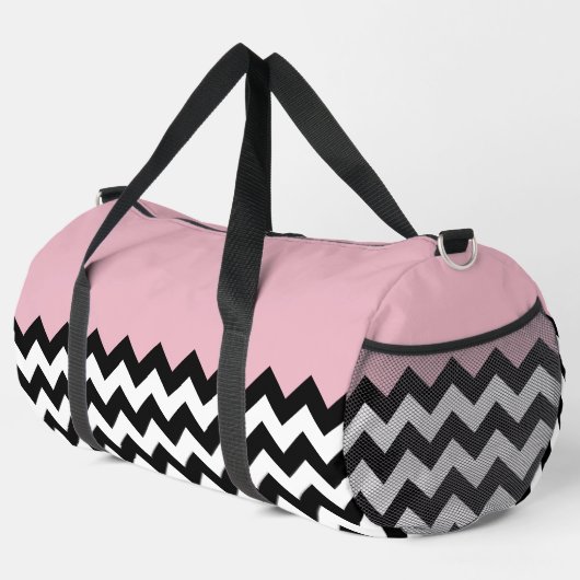 Schwarz-Weiß-Zigzag-Muster, Zickzack, rosa Duffle Bag (Rechte Ecke)