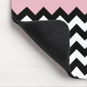 Schwarz-Weiß-Zigzag-Muster, Zickzack, rosa Mousepad (Ecke)