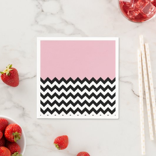 Schwarz-Weiß-Zigzag-Muster, Zickzack, rosa Serviette (Beispiel)