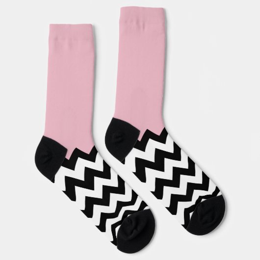 Schwarz-Weiß-Zigzag-Muster, Zickzack, rosa Socken (Rechts)