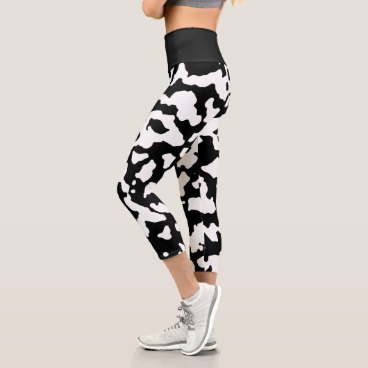 Schwarz-weiße Abstrakte Kuhausdruck Capri Leggings (Links)