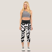 Schwarz-weiße Abstrakte Kuhausdruck Capri Leggings (Vorderseite)