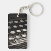 Schwarz-weiße alte Schreibschrifttasten Schlüsselanhänger (Rückseite)