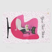 Schwarz-weiße Atomkatzen im Stuhl, rosa Punkte Golfhandtuch (Horizontal)