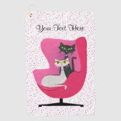 Schwarz-weiße Atomkatzen im Stuhl, rosa Punkte Golfhandtuch (Vorderseite)