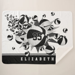 Schwarz-weiße Basketball-Stars in ihrem Sportraum Sherpadecke