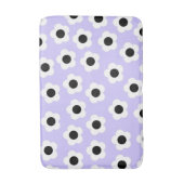 Schwarz-weiße Blume mit blauem Hintergrund Badematte (Vorderseite Vertikal)