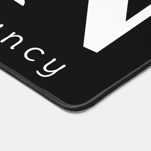 Schwarz-weiße Blume Schmetterling minimalistisch Schreibtischunterlage (Ecke)