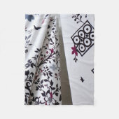 Schwarz-weiße Blumendecke Fleecedecke (Vorderseite)