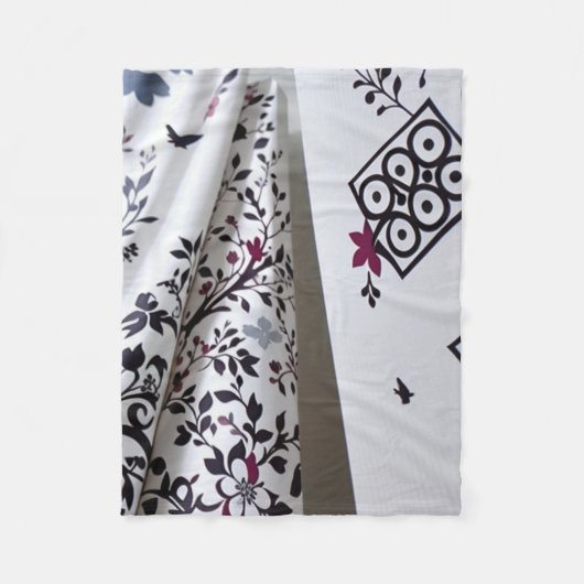 Schwarz-weiße Blumendecke Fleecedecke (Vorderseite)