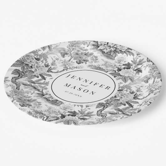 Schwarz-weiße blumengeschmückte Hochzeitspapiere T Pappteller (Schrägansicht)