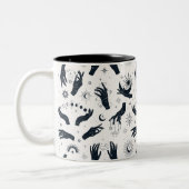 Schwarz-weiße Boho Moon-Hand Zweifarbige Tasse (Links)