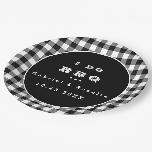 Schwarz-weiße Buffalo-Karos Ich mache GRILLEN Verl Pappteller (Schrägansicht)