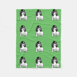 Schwarz-weiße Cockerspaniel-Spaniels-grüne Fleecedecke