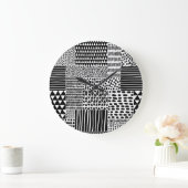 Schwarz-weiße Doodle: ethnisch nahtlos Große Wanduhr (Zuhause)