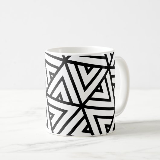Schwarz-weiße Dreiecke Hexagons Monochrome Muster Kaffeetasse (VorderseiteRechts)