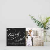Schwarz-weiße, elegante Script-Hochzeit Vielen Dan Dankeskarte (Stehend Vorderseite)
