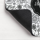 Schwarz-weiße florale Monogramm Mousepad (Ecke)