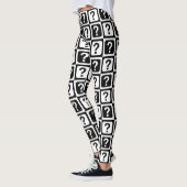 Schwarz-weiße Fragezeichen-Riddle-Block-Monogramm Leggings (Links)