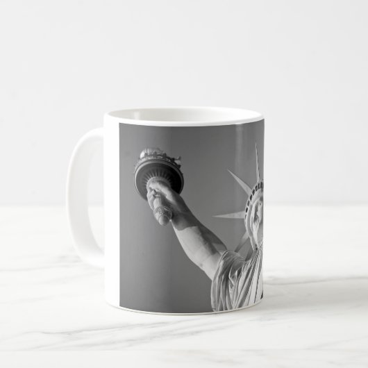 Schwarz-weiße Freiheitsstatue Kaffeetasse (Vorderseite Links)