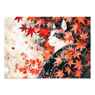 Schwarz-weiße Geisha-Katze unter roten Ahornblätte Fotodruck