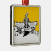 Schwarz-weiße gelbe Gitarre mit Flügeln Silbernes Ornament (Rechts)