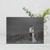 Schwarz-weiße Goldkalligrafie nur verheiratetes Fo Einladung (Stehend Vorderseite)