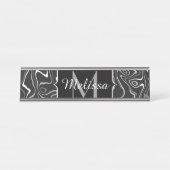 Schwarz-weiße graue Damaskus abstrakte Wirbel Mono Schreibtischnamensplakette (Vorderseite )