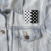 Schwarz-weiße halbe Farbtrennung inverse Polka-Pun Button (Beispiel)