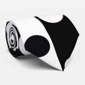 Schwarz-weiße halbe Farbtrennung inverse Polka-Pun Krawatte (Gerollt)