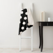 Schwarz-weiße halbe Farbtrennung inverse Polka-Pun Sherpadecke (Beispiel)