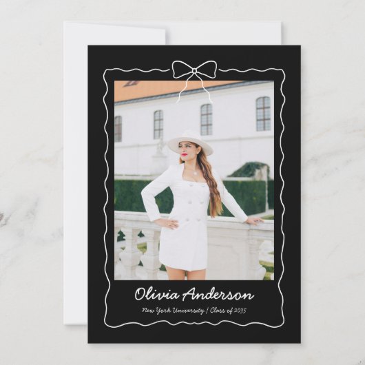 Schwarz-weiße handGezeichnet Bow Foto Graduation P Einladung (Rückseite)