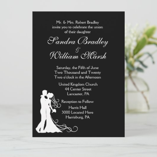 Schwarz-weiße Hochzeit von Braut und Groom Einladung (Stehend Vorderseite)