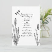Schwarz-weiße Hochzeit von Dragonfly und Cattails Einladung (Stehend Vorderseite)