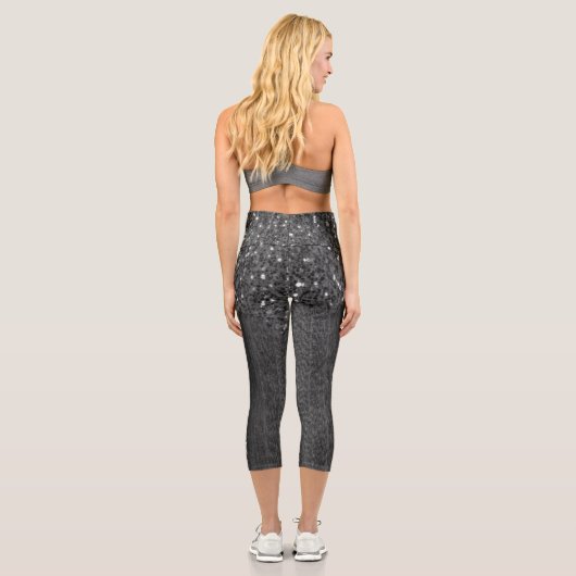 Schwarz-weiße Imitate Glitzern aus rustikalem Holz Capri Leggings (Rückseite)