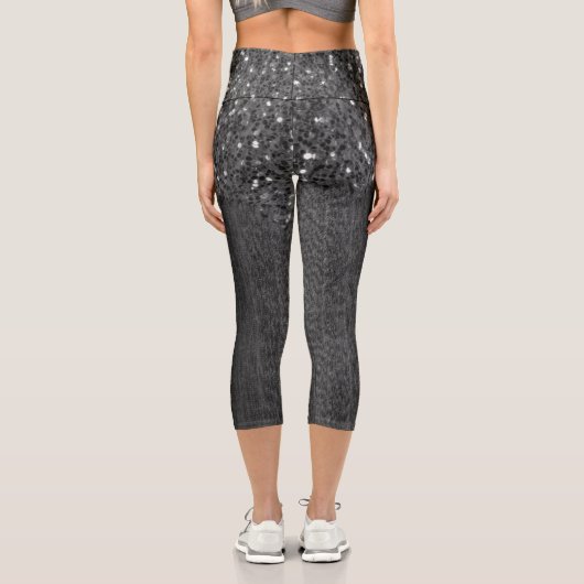 Schwarz-weiße Imitate Glitzern rustikales Holz Capri Leggings (Rückseite)