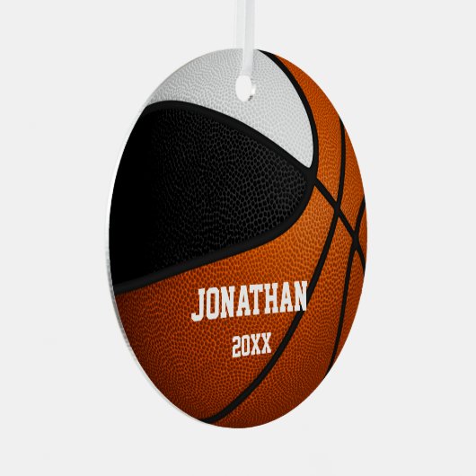 Schwarz-weiße Jungen halten Basketball Ornament Aus Metall (Vorderseite Rechts)