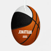 Schwarz-weiße Jungen halten Basketball Ornament Aus Metall (Vorderseite links)