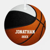 Schwarz-weiße Jungen halten Basketball Ornament Aus Metall (Rückseite)