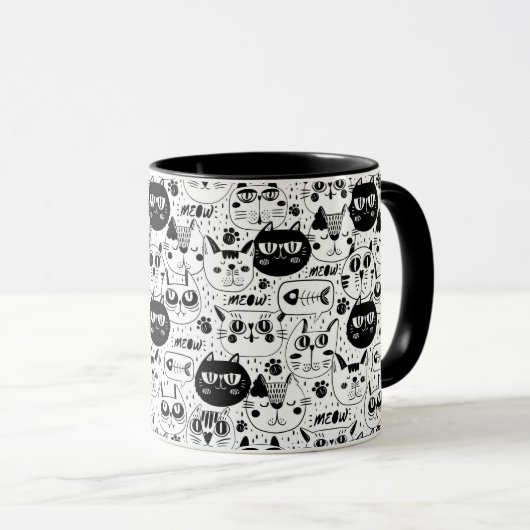 Schwarz-weiße Katzen zeigen Muster Tasse (VorderseiteRechts)