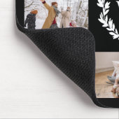 Schwarz-weiße Laurel Wreath Monogram Fotolage Mousepad (Ecke)