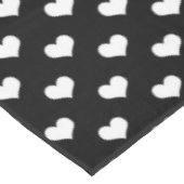Schwarz-weiße Liebe Herzdesign Tischdecke (Schrägansicht)