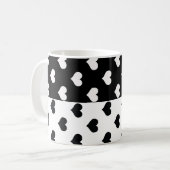 Schwarz-weiße Liebe Herzmuster Kaffeetasse (Vorderseite Links)